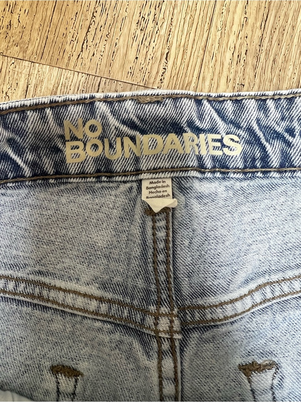 NWT No Boundaries Light Blue Wide-Leg Distressed Jeans - Picture 3 of 3